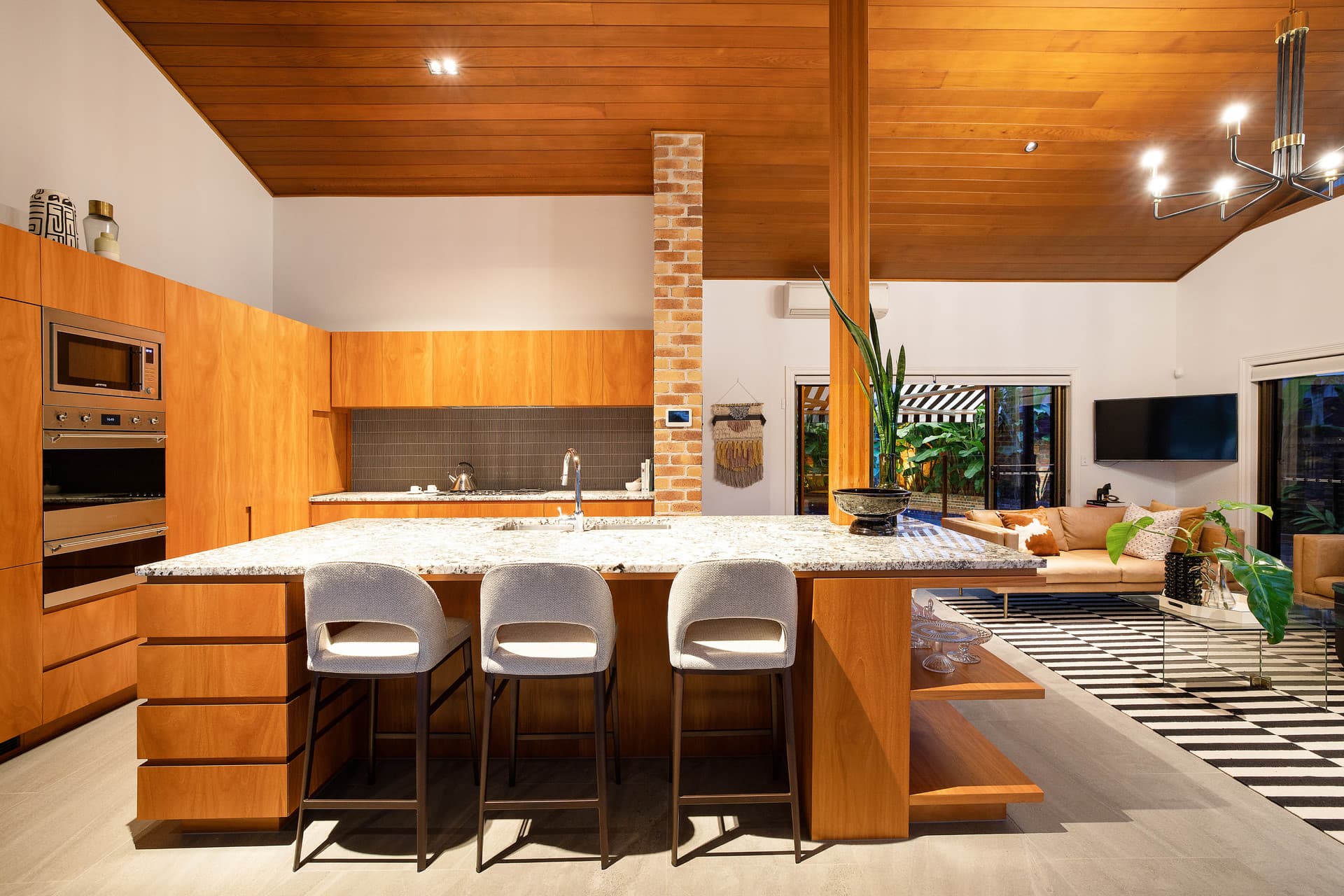 1/16 Beach Street, Clovelly, Broadbeach Waters - Thumbnail 4