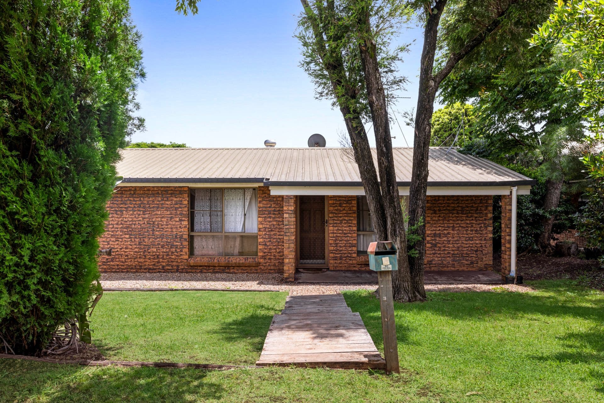 6 Melita Crescent, Wilsonton Heights, QLD, 4350, Wilsonton Heights - Thumbnail 2