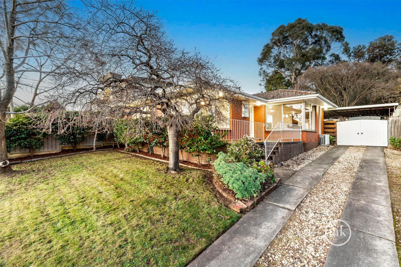 22 Sainsbury Avenue, Greensborough, Greensborough - Thumbnail 2