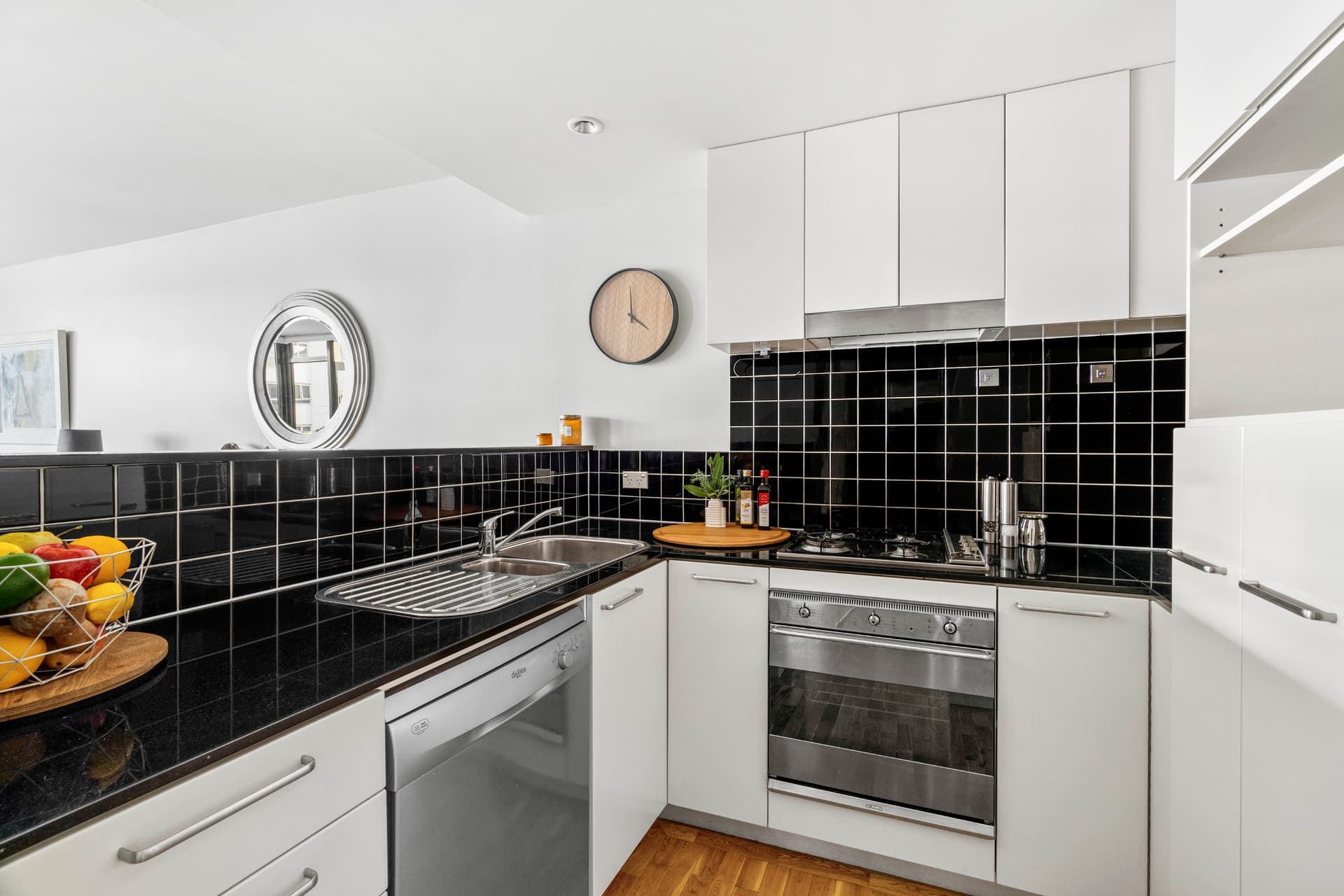 709/1A Tusculum  Street, Potts Point, Potts Point - Thumbnail 2