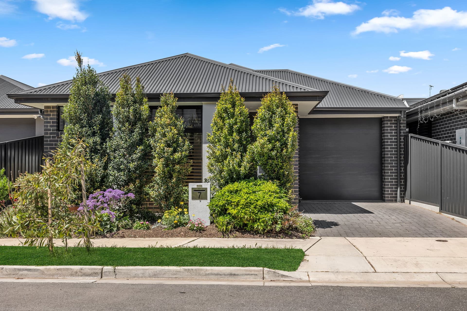 7 Barry Drive, Findon - Image 1