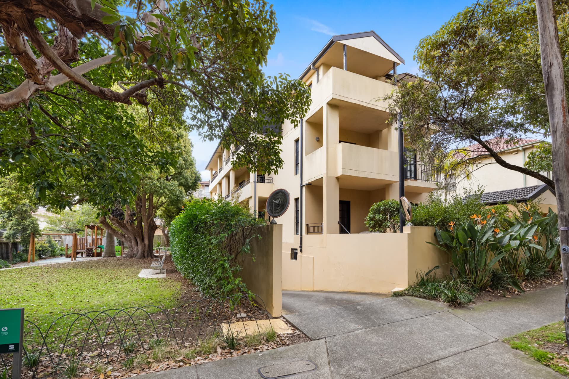2/48-50 Onslow Street, Rose Bay, Legana - Image 1