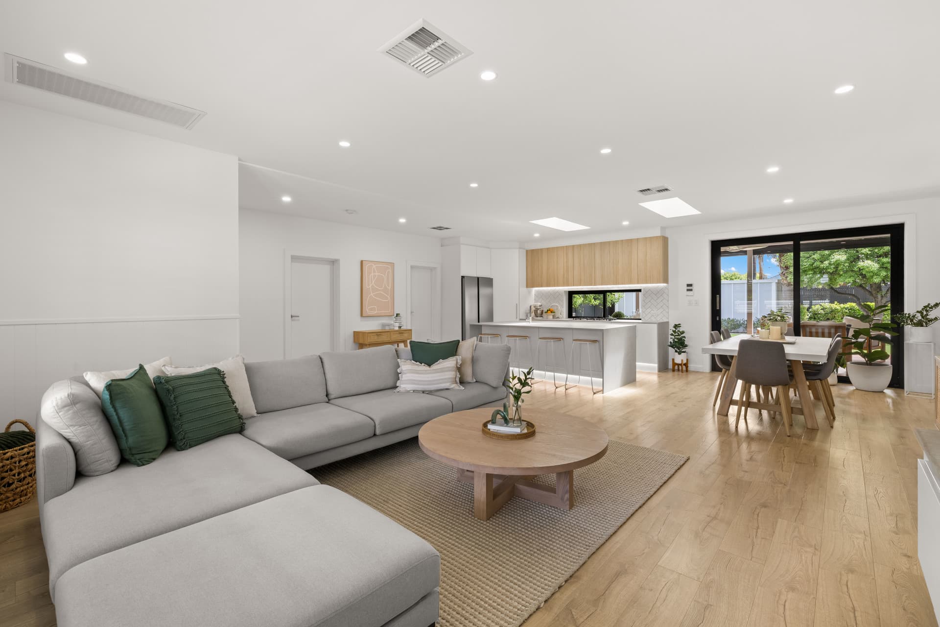 15 Wood Street, South Plympton - Thumbnail 2