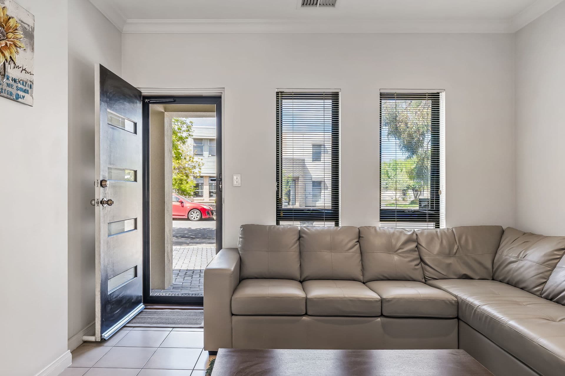 2A Raggatt Crescent, Mitchell Park - Thumbnail 2
