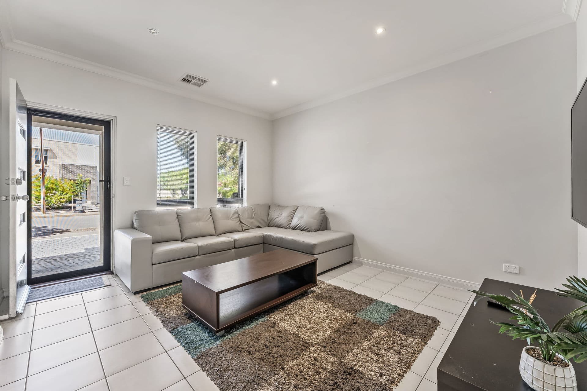 2A Raggatt Crescent, Mitchell Park - Thumbnail 3