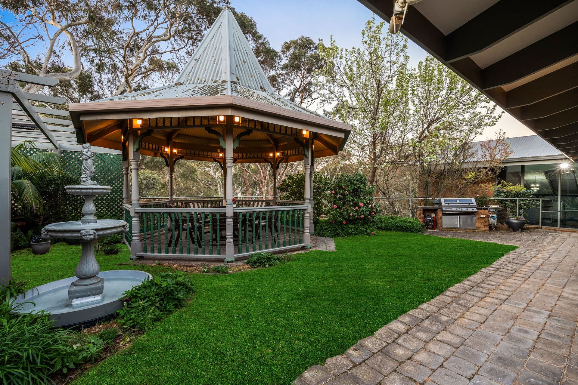 6 Willowbridge Grove, Burnside - Thumbnail 2