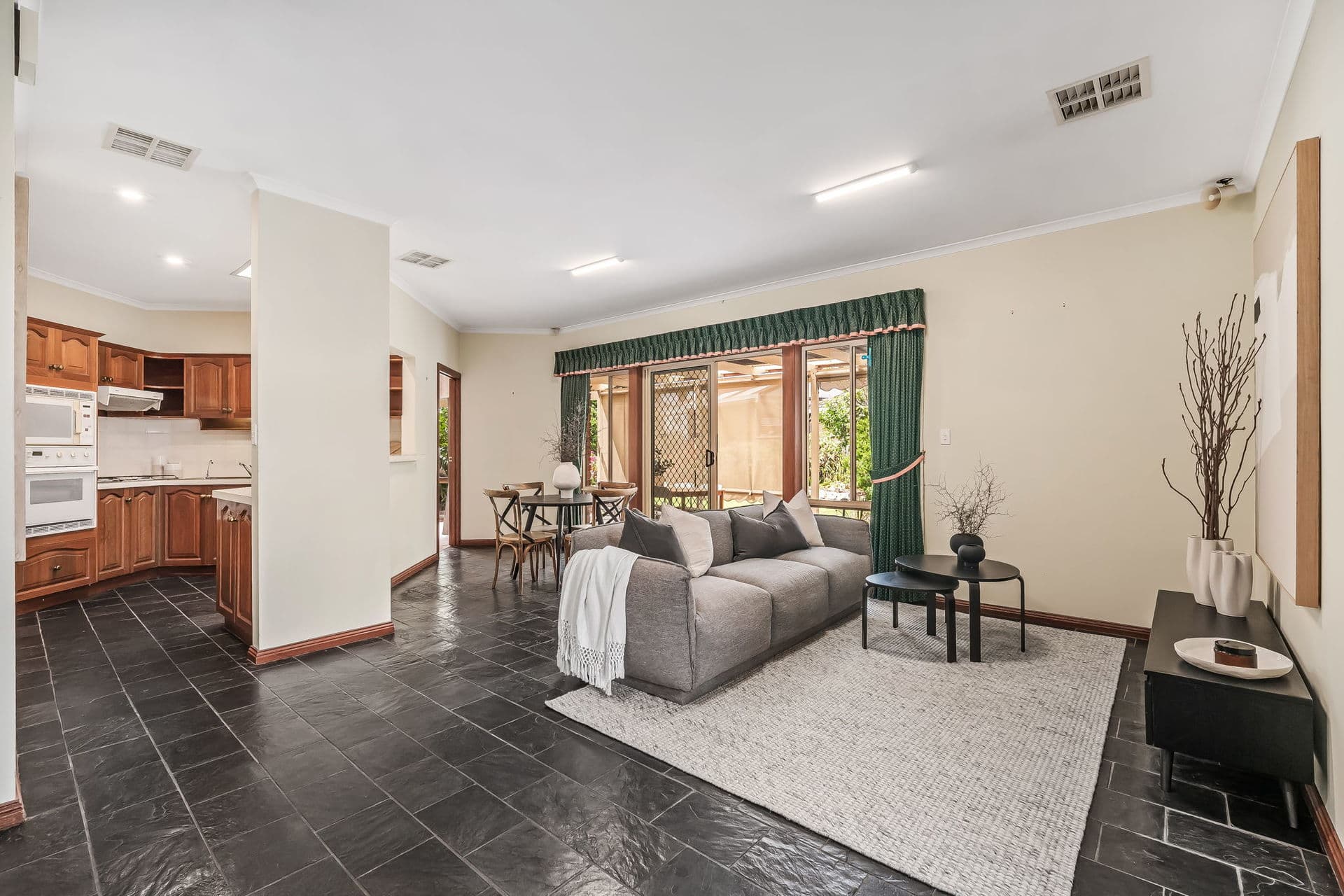 10 Henning Court, Novar Gardens - Thumbnail 7