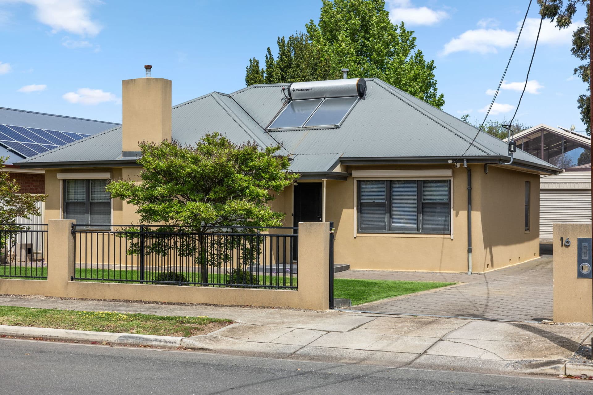 16 Elms Avenue, Richmond - Image 1