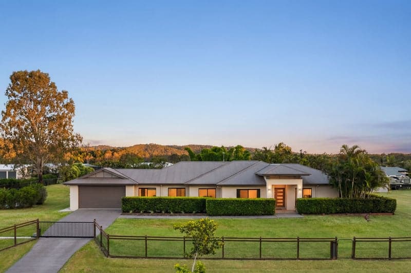 80 President Circle, Karalee - Image 1