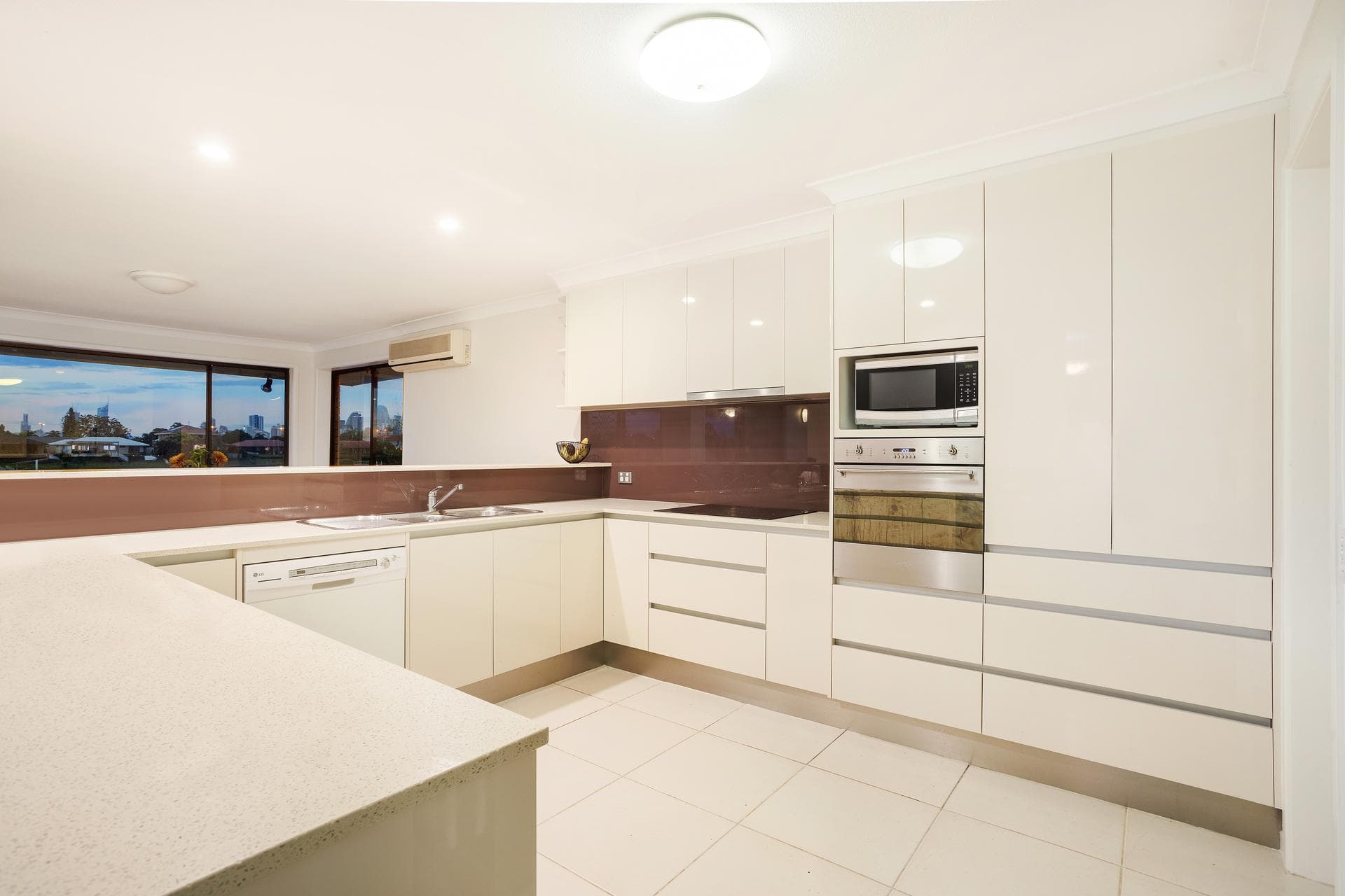 1/86 Arden Street, Mermaid Waters - Thumbnail 8