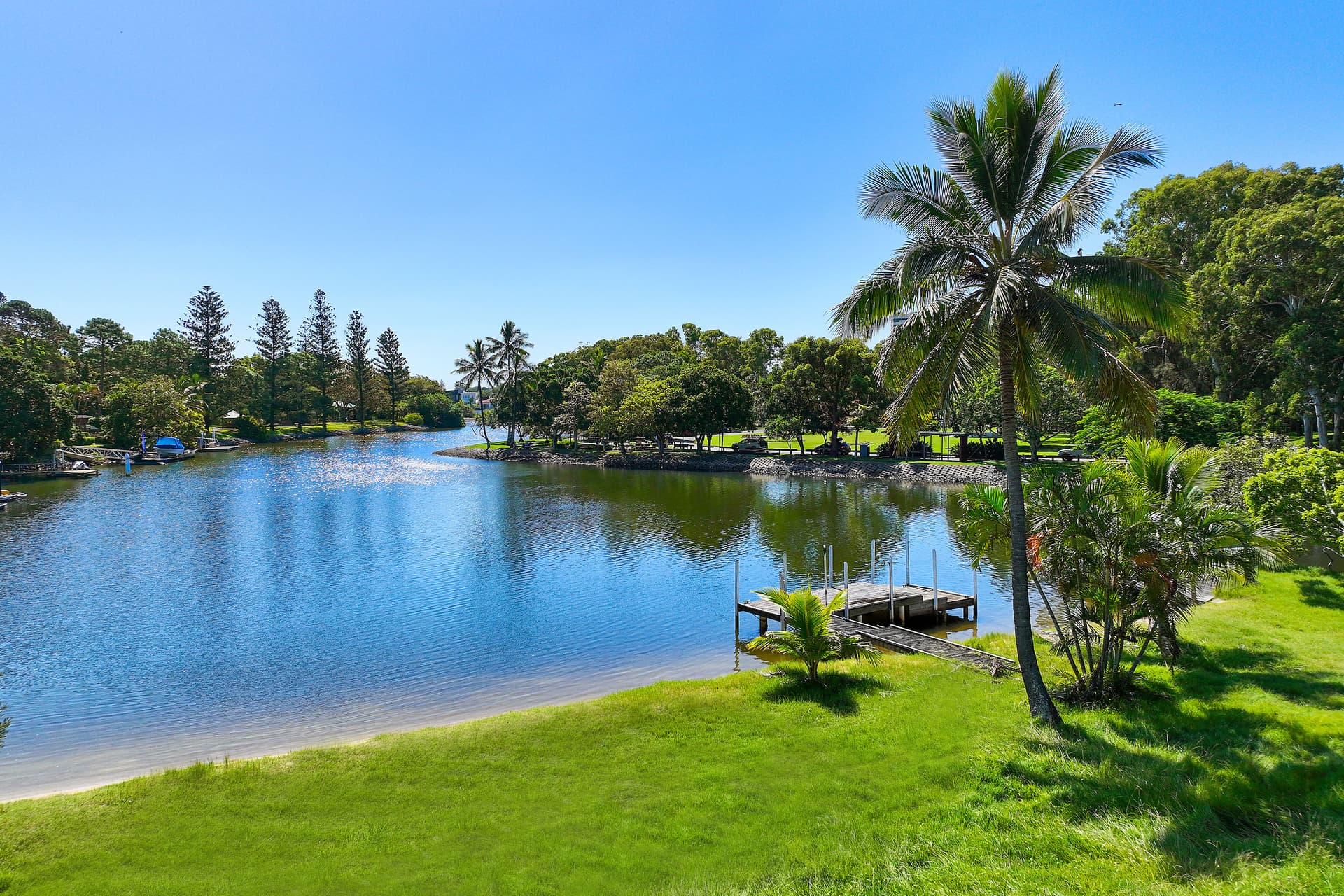 90 Savoy Drive, Broadbeach Waters, QLD, 4218, Broadbeach Waters - Thumbnail 3