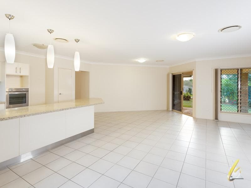 8 Fryer Close, Bellbowrie - Thumbnail 2