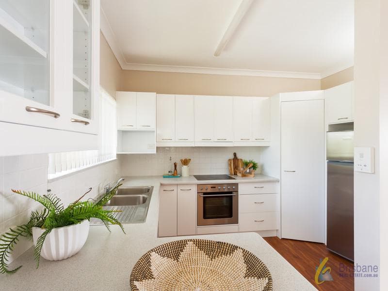 2/30 Armadale St,  St Lucia, St Lucia - Thumbnail 2