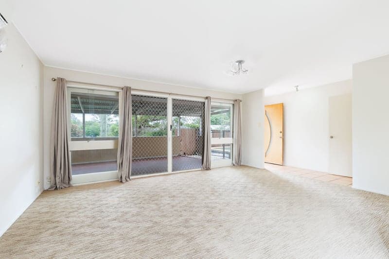 1 Dumbarton Drive, Kenmore - Thumbnail 2