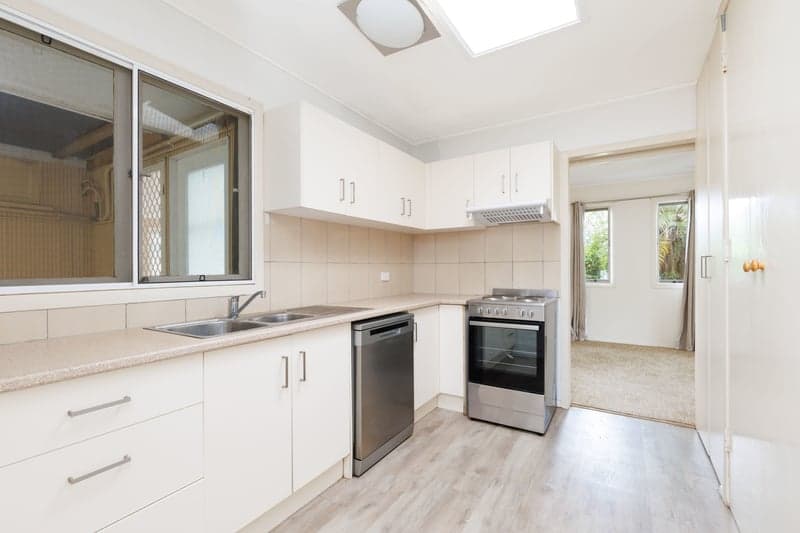 1 Dumbarton Drive, Kenmore - Thumbnail 4