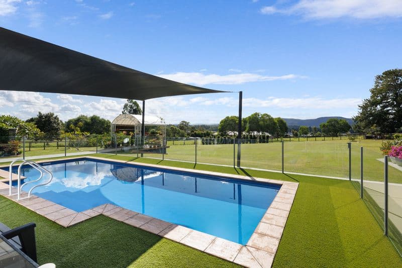 11/4 Rothschild Avenue, Karalee - Thumbnail 2