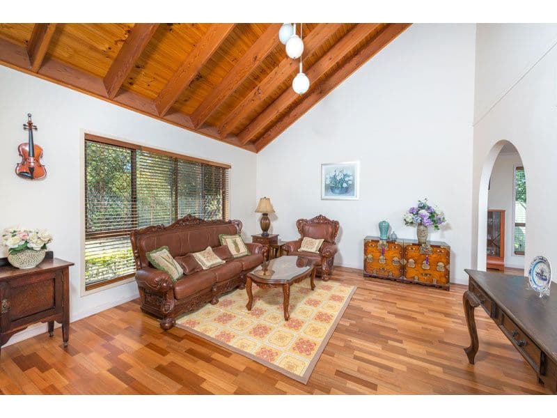 24 Rialanna Street,  Kenmore, Kenmore - Image 1