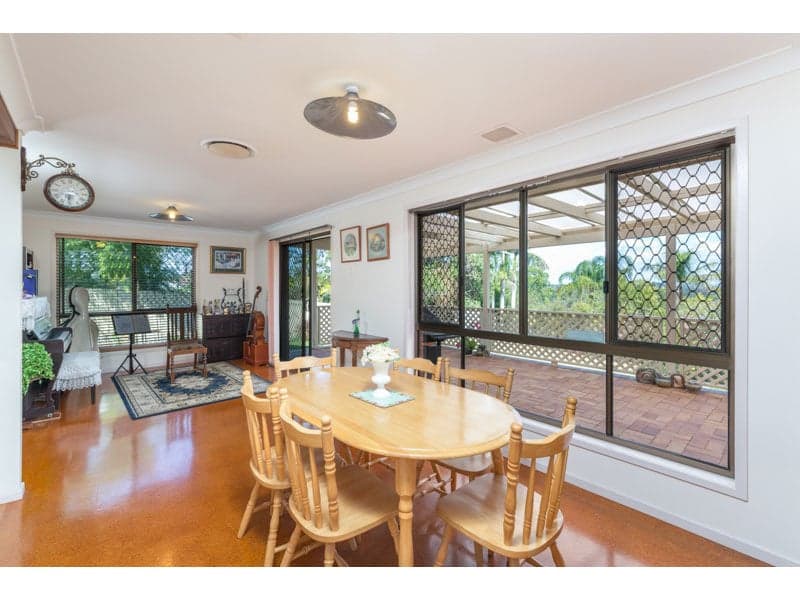 24 Rialanna Street,  Kenmore, Kenmore - Thumbnail 4