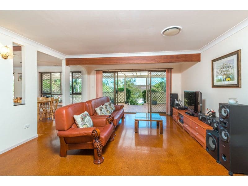 24 Rialanna Street,  Kenmore, Kenmore - Thumbnail 5