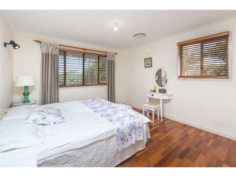 24 Rialanna Street,  Kenmore, Kenmore - Thumbnail 7
