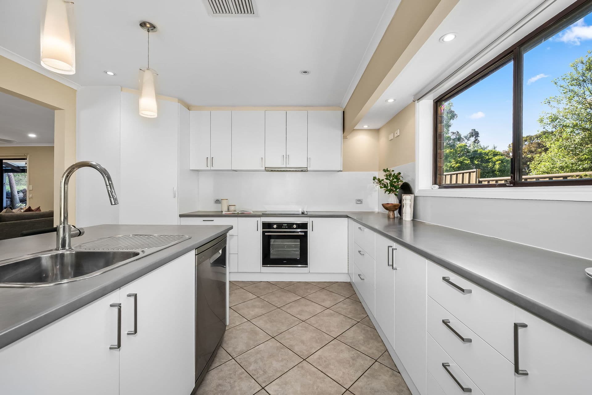 5 Cedric Avenue, Redwood Park - Thumbnail 6