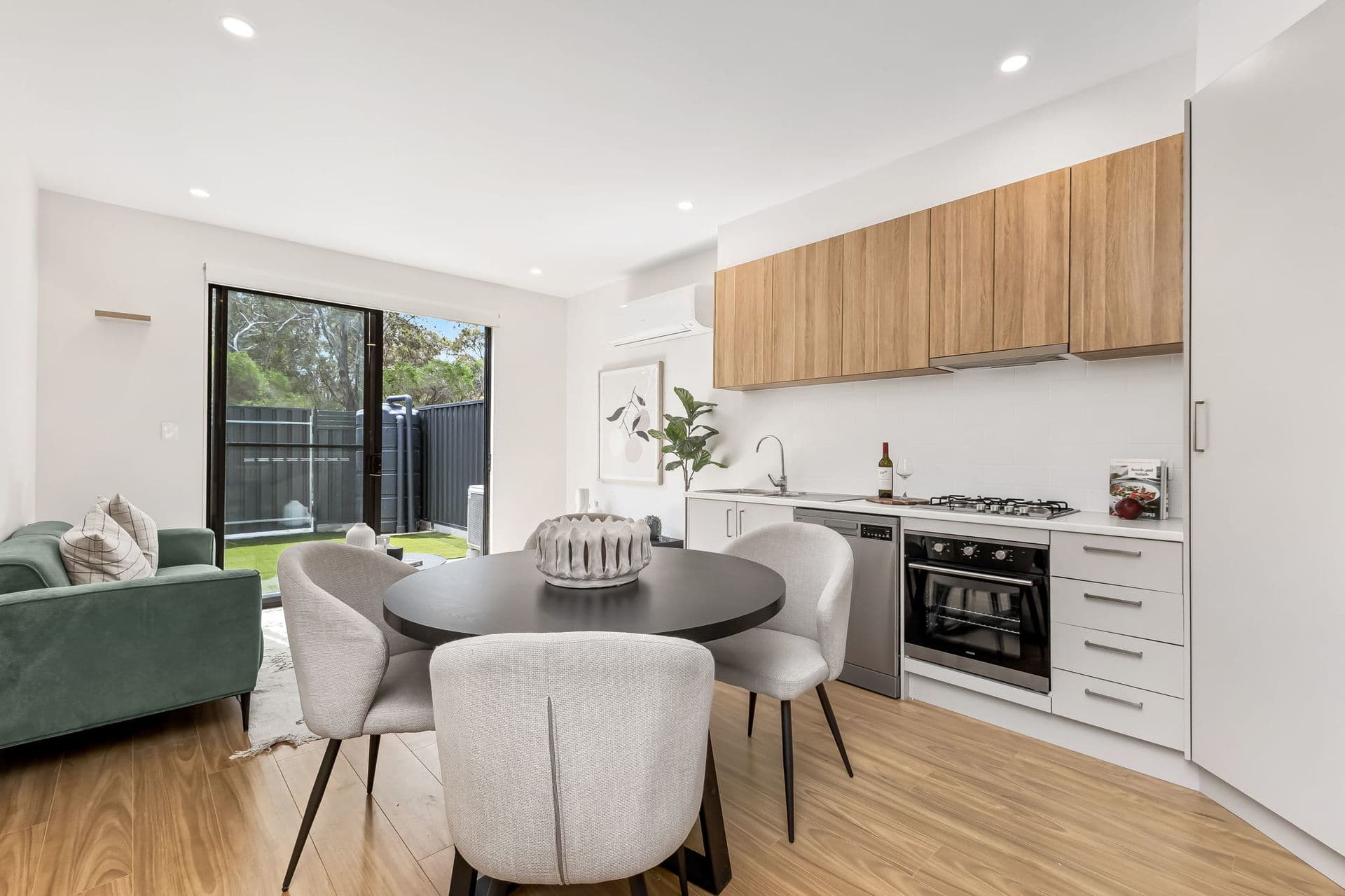 5i Alexander Lane, Marden - Thumbnail 2