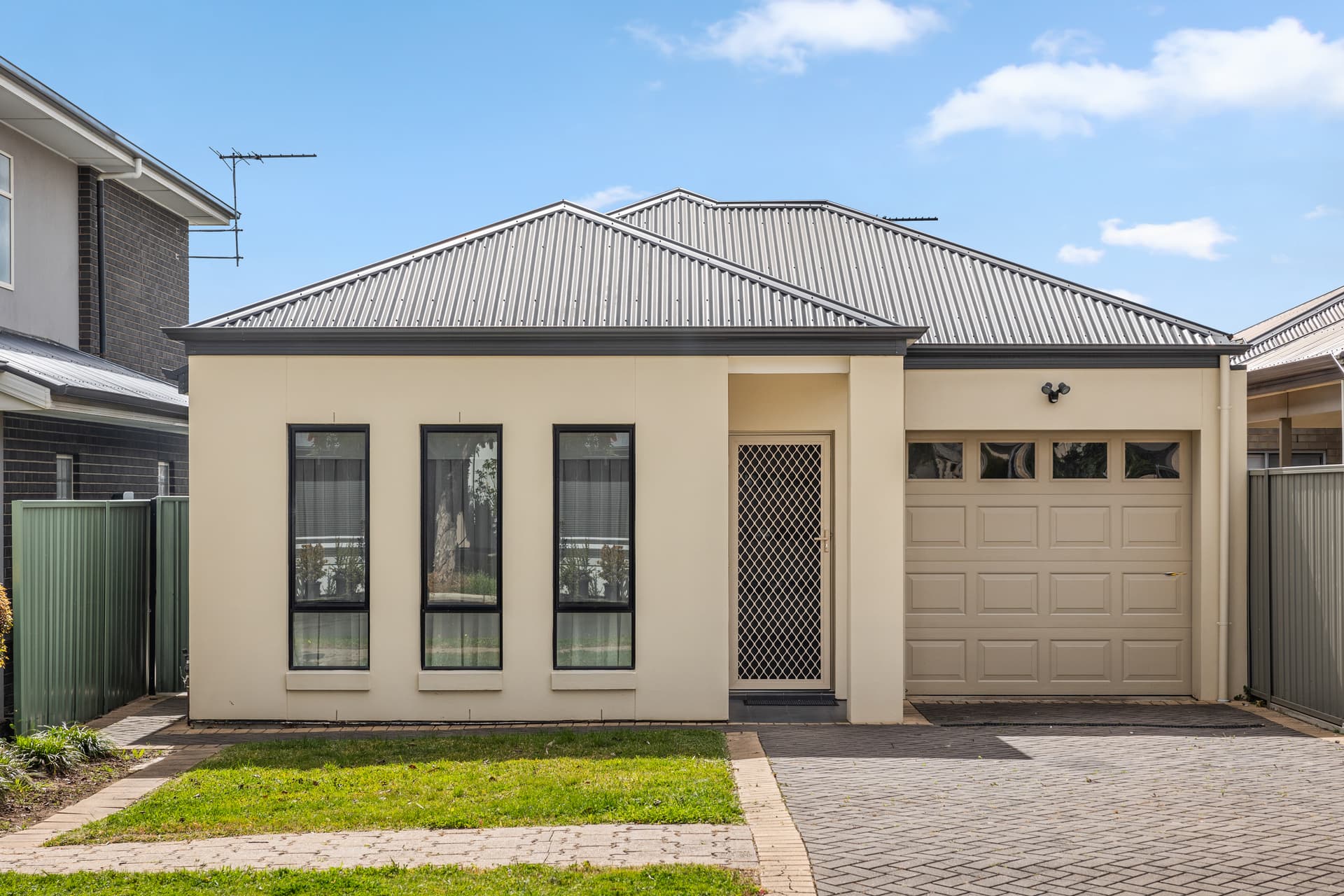 8 Innes Road, Windsor Gardens - Image 1