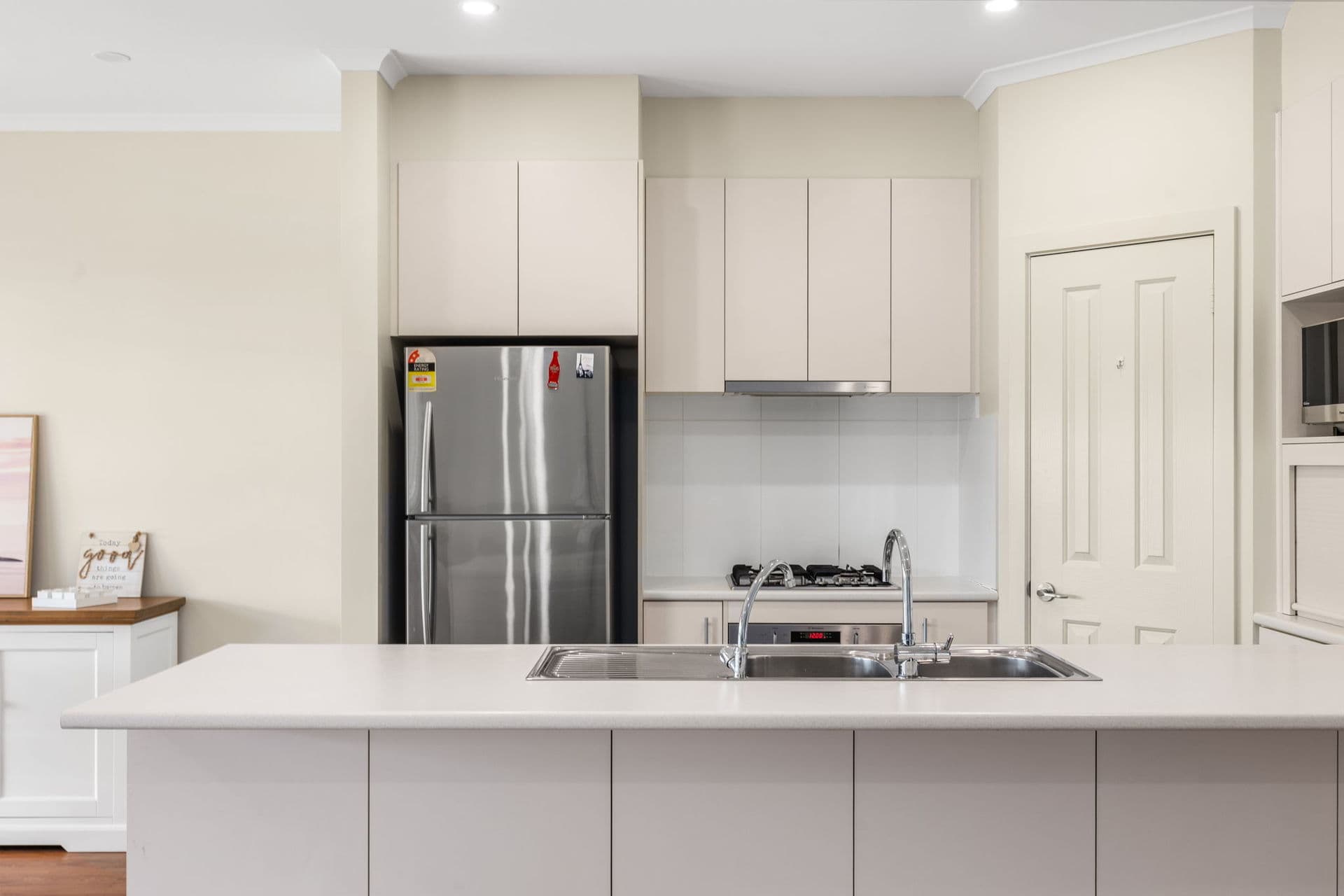 8 Innes Road, Windsor Gardens - Thumbnail 2