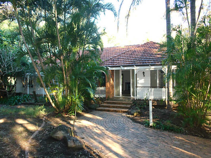 111/1 Pavilion Drive, Kenmore - Thumbnail 2