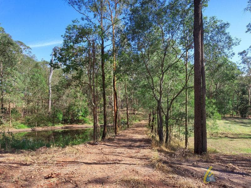 212 Sugars Road, Anstead - Thumbnail 4