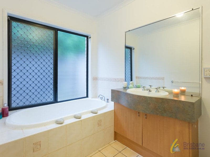 8 Crestwood Place, Moggill - Thumbnail 8