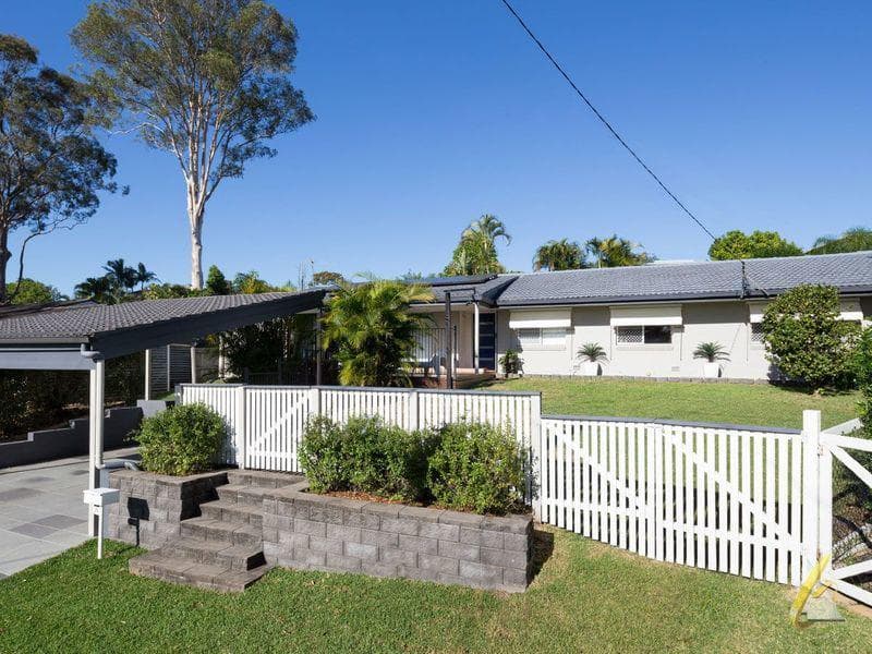 28 Lochiel Street, Kenmore - Image 1