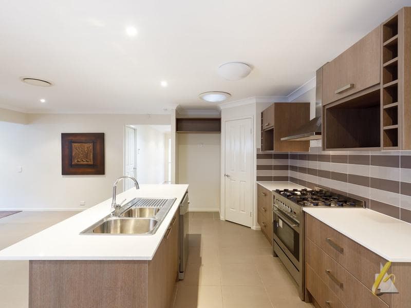 8/21 South  Avenue, Double Bay, Moggill - Thumbnail 2