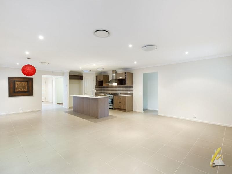 8/21 South  Avenue, Double Bay, Moggill - Thumbnail 3