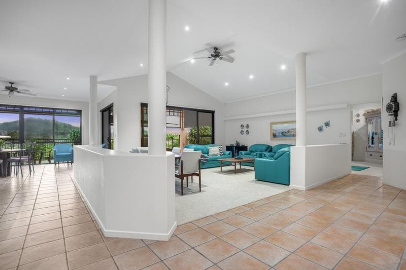 24 Caraleena Drive, Tarneit, VIC, Tarneit - Thumbnail 2
