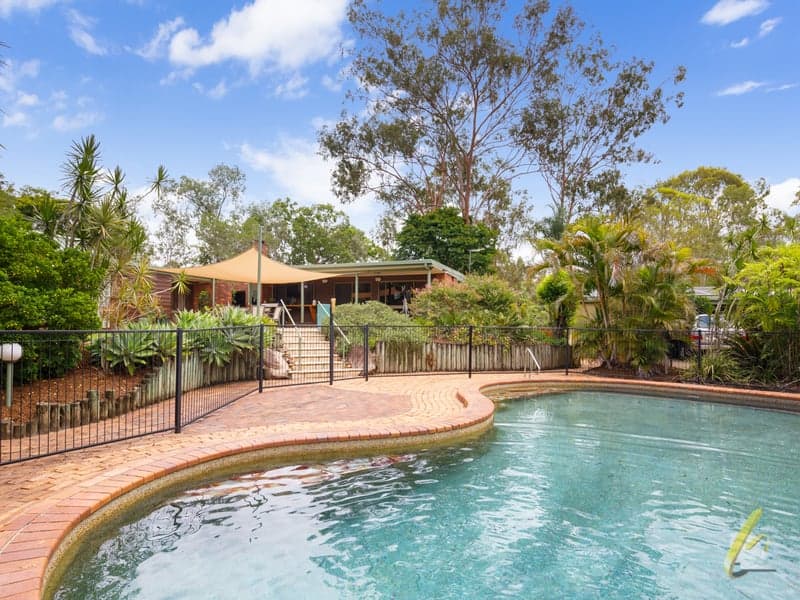 19 Candowie Crescent,  Karana Downs, Karana Downs - Thumbnail 2
