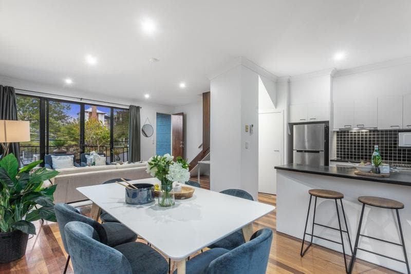 8 Rennie Street,  Indooroopilly, Indooroopilly - Thumbnail 6