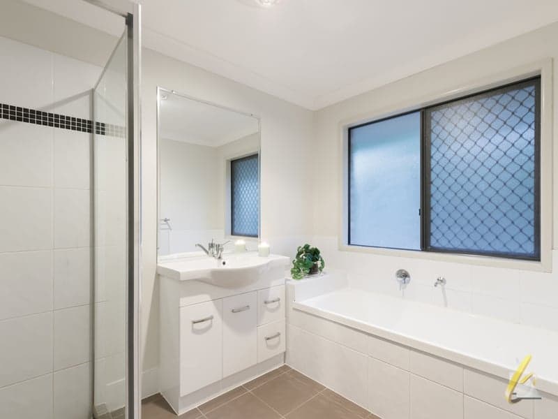 1 Bluegum Rise, Anstead - Thumbnail 8