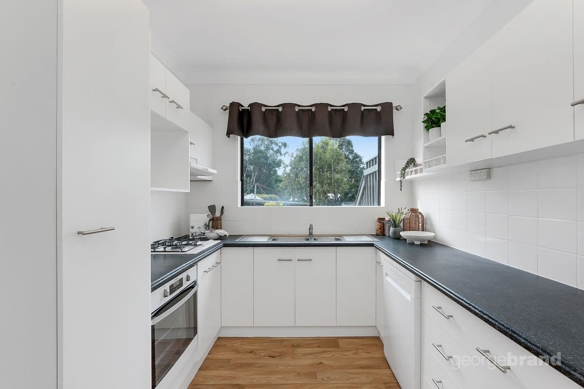 2/15 Packham Crescent, Glen Waverley, VIC, Wamberal - Thumbnail 5