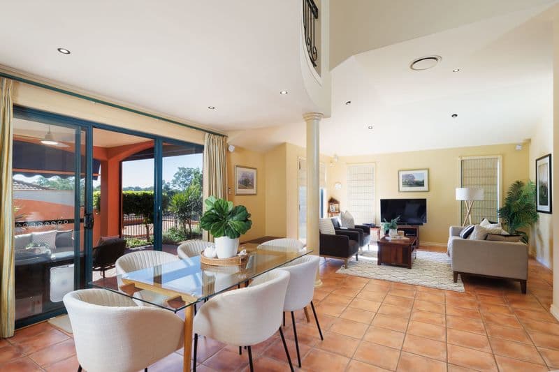 17/56 Kersley Road, Kenmore - Image 1