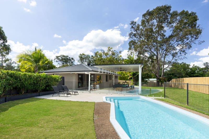 1/71 Oxley Drive, Barellan Point - Image 1