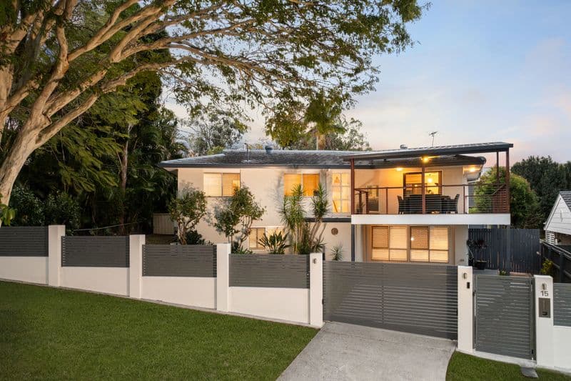 1/24 Carr Street, Kenmore - Image 1