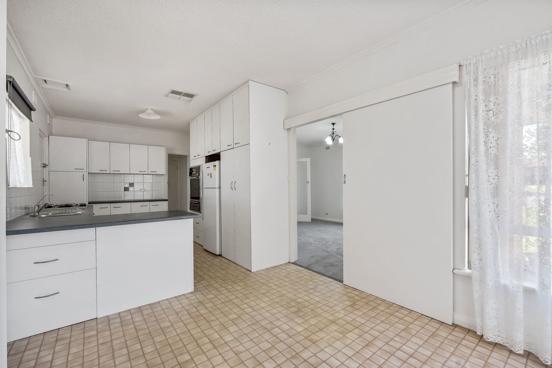 55 Suzanne Avenue, Morphett Vale - Thumbnail 4