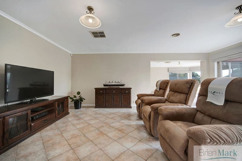 10/172-180 Clovelly Road, Hoppers Crossing - Thumbnail 4