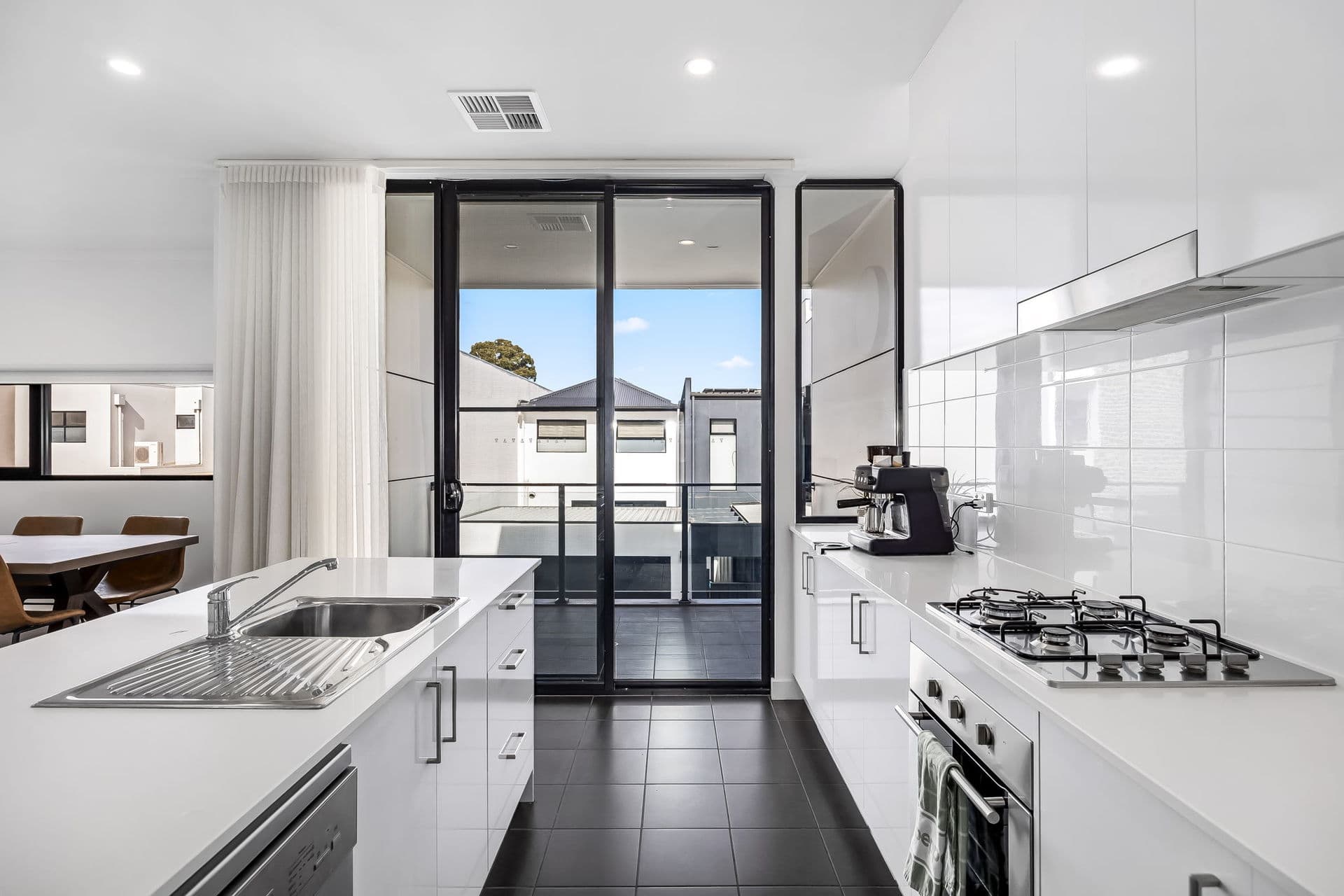 2 Stuart Lane, Lightsview - Thumbnail 8