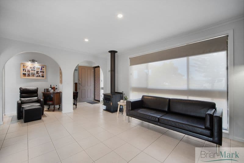 10/10  Diamond Bay  Road, Vaucluse, Hoppers Crossing - Thumbnail 3