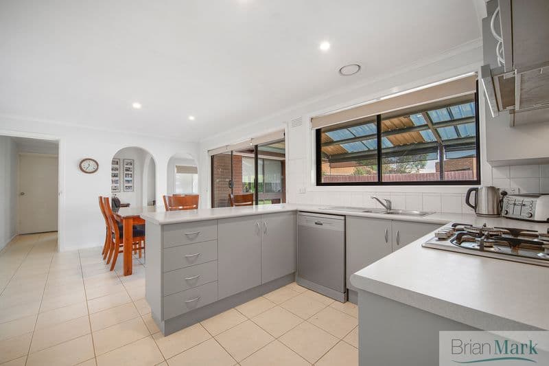 10/10  Diamond Bay  Road, Vaucluse, Hoppers Crossing - Thumbnail 4