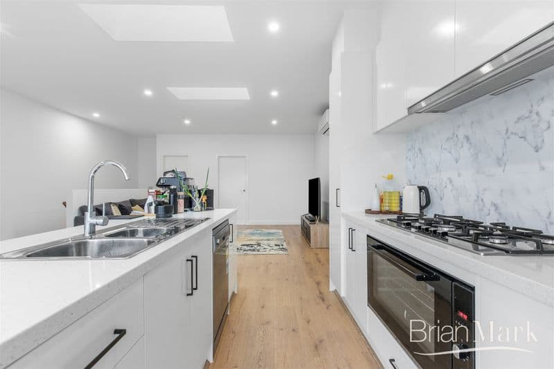 5 Mullavey Place, Werribee - Thumbnail 2