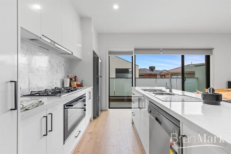 5 Mullavey Place, Werribee - Thumbnail 3