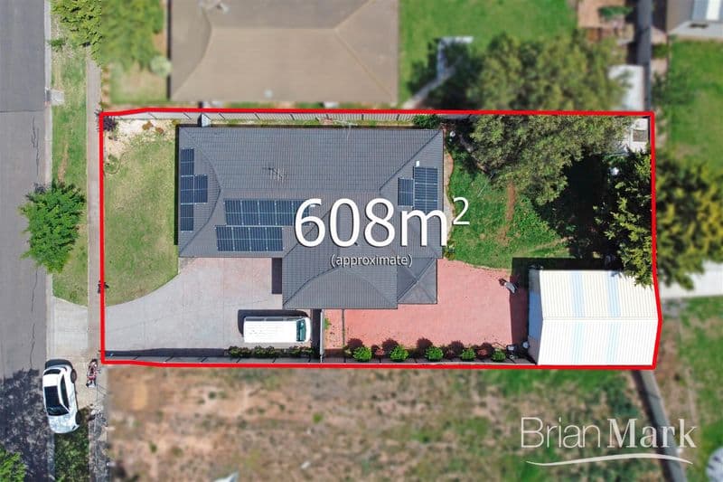 21 McMurray Crescent, Hoppers Crossing - Thumbnail 2